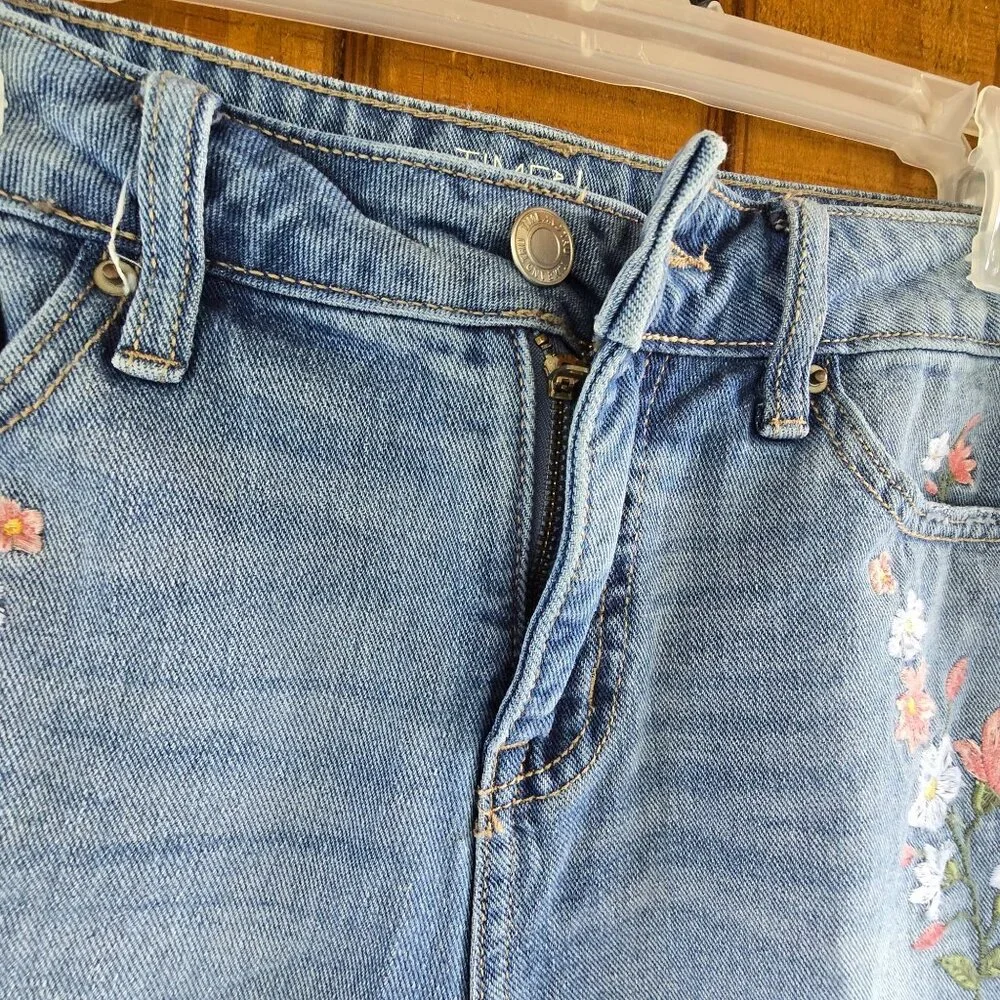 Time‎ And Tru Womens High Rise Embroidered Floral Denim Shorts Size 2